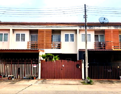 Townhouses for sale Chachoengsao : FOR SALE  TOWNHOUSE PROPERTY  2497000 BAHT.