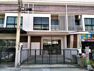 Townhouses for sale Ammata City Industrial Estate : FOR SALE  TOWNHOUSE PROPERTY  1980000 BAHT.