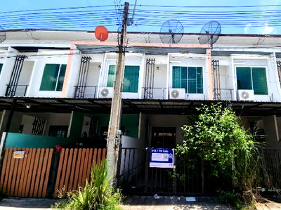 ทาวน์โฮม ชลบุรี : BB13282 ขายทาวน์เฮาส์ หมู่บ้าน สมาร์ทแลนด์ นิวสไตล์ ซอย 4/9 ถนน ห้วยปราบ-พันเสด็จใน ตำบล บ่อวิน อำเภอ ศรีราชา จังหวัด ชลบุรี