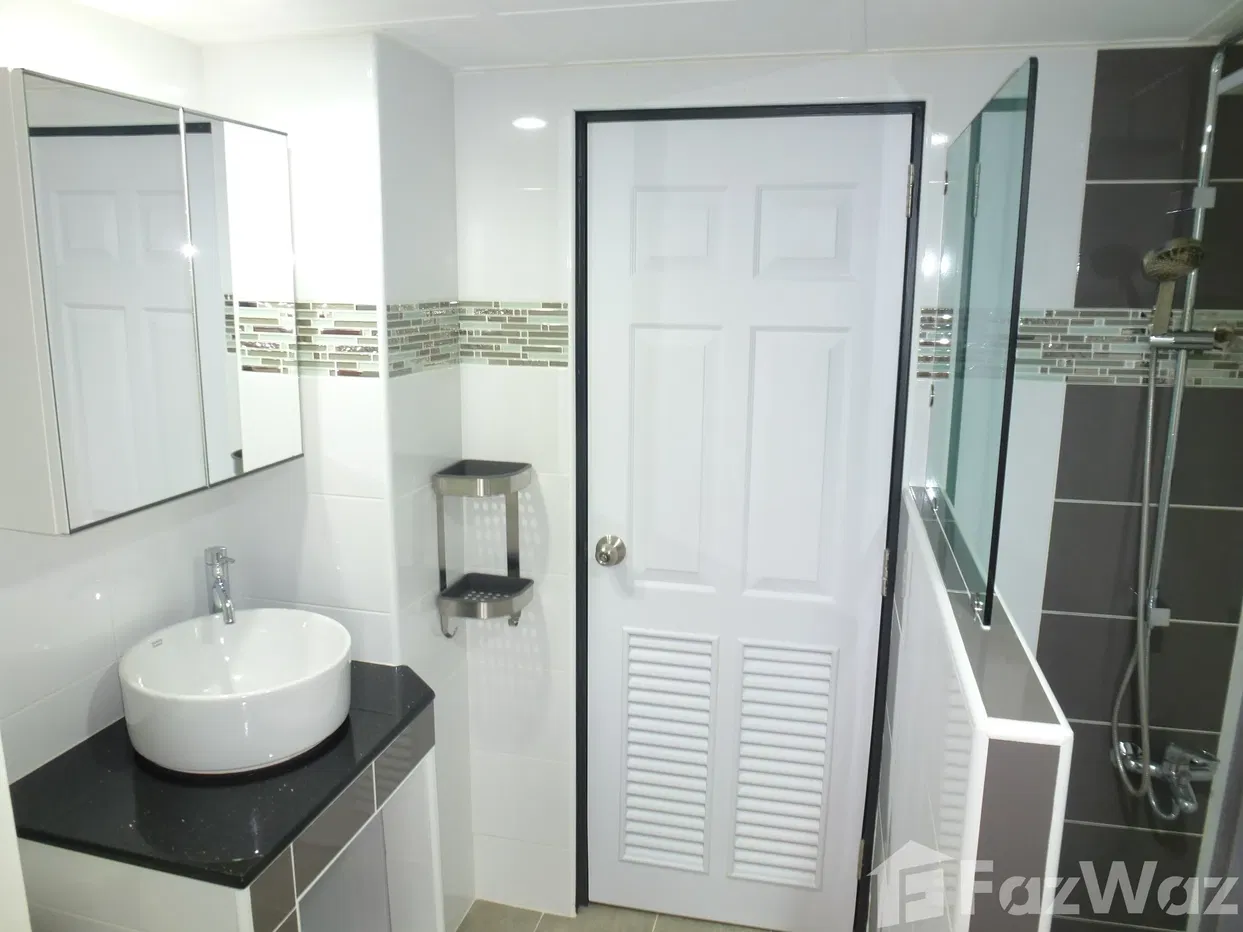 picture Newly renovated 1-bedroom corner unit condo 6060847 - 7/26