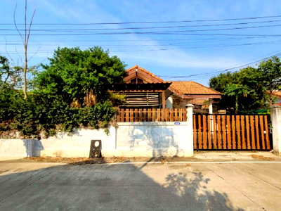 Houses for sale Chonburi : FOR SALE  HOUSE PROPERTY  2420000 BAHT.