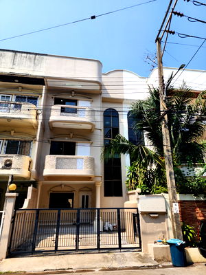 Home office for rent วิทยาลัยเสนาธิการทหาร : [For Rent] 3-story townhome, near Singapore International School Bangkok (SISB), 84 Village, Pradit Manutham Rd. 3