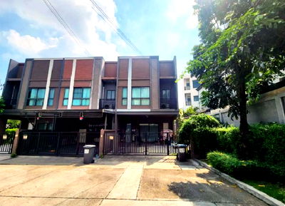 Townhouses for sale Bangkok : FOR SALE  TOWNHOUSE PROPERTY  3800000 BAHT.