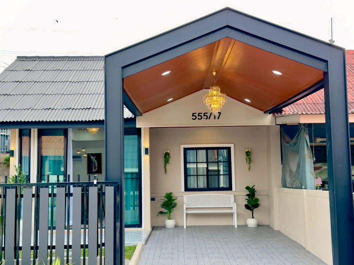 รูป บ้านสวยสไตล์โมเดิร์น ใกล้พัทยา พร้อมของแต่งบ้านพร้อมเข้าอยู่ พื้นที่กว้าง - รูปที่ 1/20