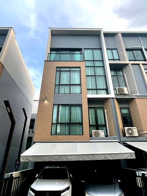 Townhouses for rent : [For Rent] Townhome 3.5-Storey Corner Unit with Extended Kitchen📍Estara Haven Phatthanakan 20 | Near On Nut BTS Station (3.3 km)