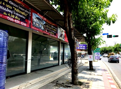 Shophouses for rent Sai Mai : N049 Rent For Rent Lease Building Chatuchot Road Affordable Price Interested Line: @951qfbfi