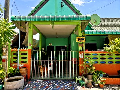 Townhouses for sale Hemaraj Chonburi Industrial Estate : FOR SALE  TOWNHOUSE PROPERTY  1370000 BAHT.