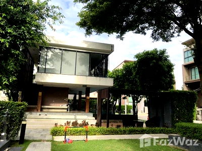 Townhouses for sale Bangkok : 3 Bedroom Townhouse for sale at Baan Klang Muang Ratchayothin  1747514