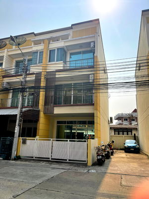 เช่าทาวน์โฮม เดอะ คริสตัล : ปล่อยเช่าบ้านด่วน!! เลี้ยงสัตว์ได้ตามใจชอบ🐶 ทาวเฮาส์ 3 ชั้น บ้านหลังมุม✨โครงการ ปรัชญา อิน ทาวน์ ลาดพร้าว 101