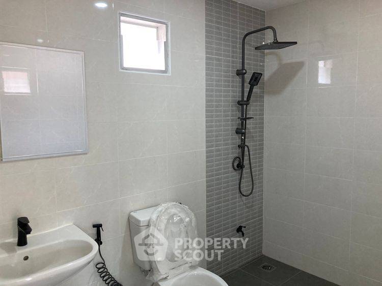 รูป ทาวน์เฮ้าส์ 3-ห้องนอน ใน หนองแขม (ID 2426546) - รูปที่ 8/9