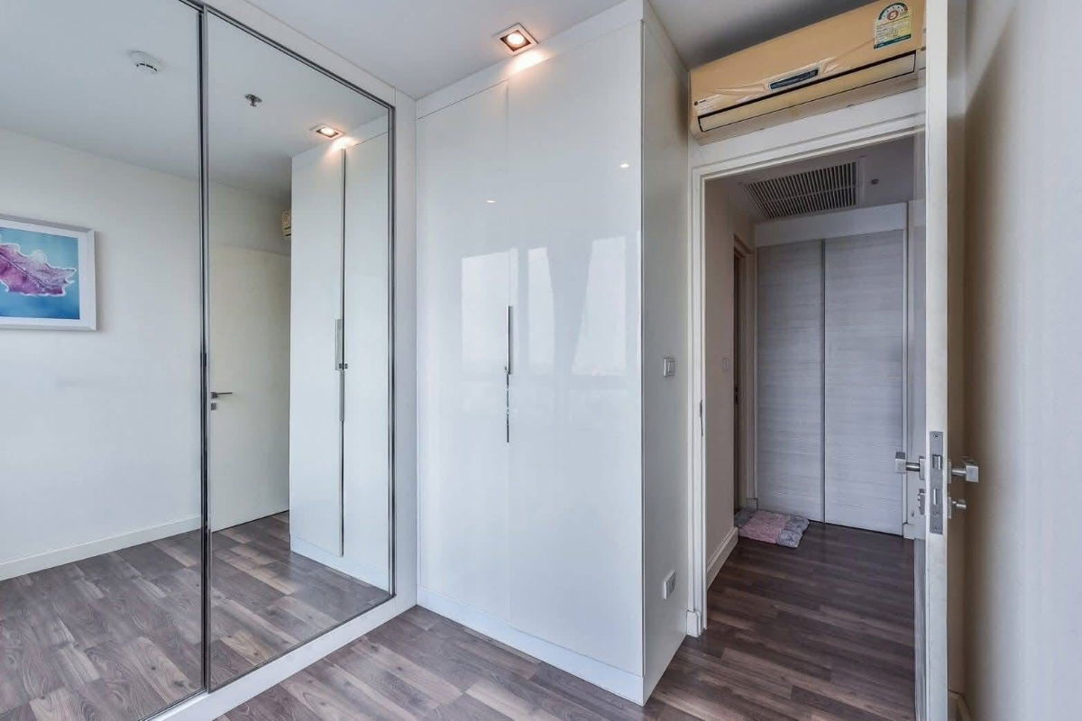 picture The Room Sathorn -            Taksin  - 10/16