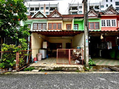 Townhouses for sale Laem Chabang Industrial Estate : FOR SALE  TOWNHOUSE PROPERTY  1260000 BAHT.