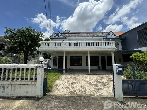 4 Bedroom Townhouse for sale in Chantharakasem, Bangkok 1910041
