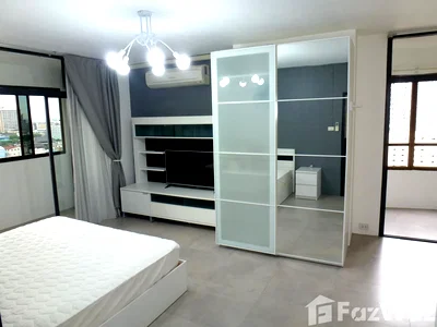 Condos for sale : Newly renovated 1-bedroom corner unit condo 6060847