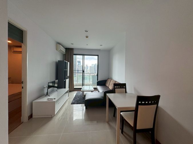 Urgent Rent! Spacious Unit in the Heart of Asoke near MRT & Airport Link! Supalai Premier Asoke - 50 Sq.M.