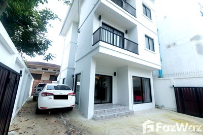 Houses for rent Bangkok : 3 Bedroom House for rent in Phra Khanong Nuea, Bangkok  1368420