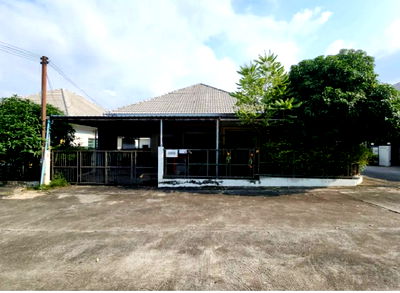 Houses for sale Ammata City Industrial Estate : FOR SALE  HOUSE PROPERTY  2640000 BAHT.