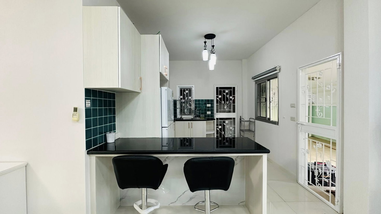 รูป House for Rent in East Pattaya Fully Furnished Corner House - รูปที่ 4/12