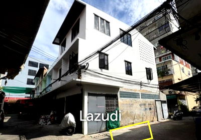 เช่าพื้นที่ขายของ ม.ราชภัฏธนบุรี : 220 sqm corner retail building in Ban Bat Bangkok