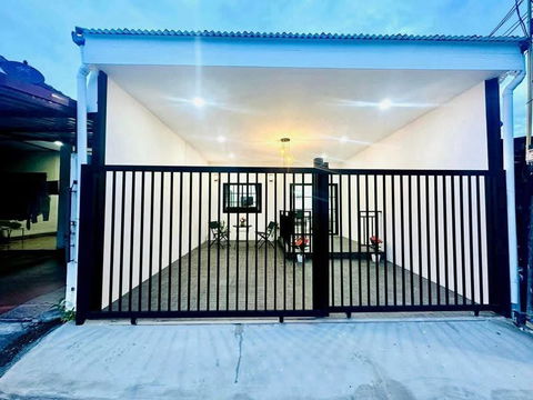 ทาวน์เฮ้าท์ ใกล้แหล่งชุมชน โซนพัทยา เหมาพกับการลงทุน ขายพร้อมผู้เช่า