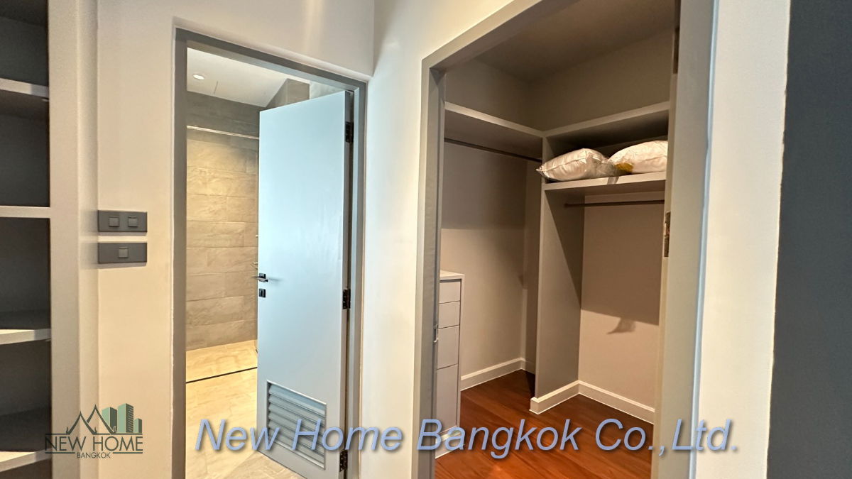 รูป ทาวน์เฮาส์ 4 ห้องนอน ให้เช่า – Prompak Gardens, ทองหล่อ - รูปที่ 32/43