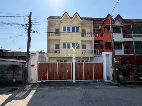 Office for rent, Prasert Manukit 5, near 2 MRT lines, 528 sq m, 44 sq wa.