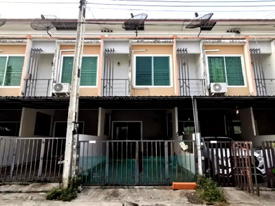 ทาวน์โฮม ชลบุรี : BP00642 ขายทาวน์เฮาส์ หมู่บ้าน สมาร์ทแลนด์ นิวสไตล์ 2 ถนน สายชุมนุมกลาง-สะพานสี่ ตำบล บ่อวิน อำเภอ ศรีราชา จังหวัด ชลบุรี