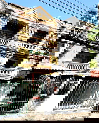 Townhouses for rent Bangkok : 4 Bedroom Townhouse for rent in Chantharakasem, Bangkok  1755160