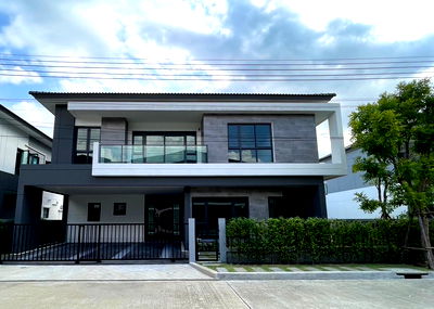 Houses for rent บิ๊กซี บางพลี : [For Rent] 2-Storey Detached House Modern Luxury Style | 4-Bedrooms with Garden area📍The City Bangna