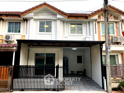 Townhouses for sale Bangkok : 3-BR Townhouse in Nong Khaem (ID 2426546)