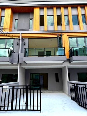 เช่าทาวน์โฮม นิคมอัญธานี (เจมโมโปลิส) : ให้ เช่า Eigen Premium Townhome พัฒนาการ ใหม่ทำเลดี พร้อมเข้าอยู่ ถนนพัฒนาการตัดใหม่ 3 นอน 4 น้ำ 25 ตร.ว.
