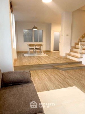 Townhouses for sale Bangkok : 3-BR Townhouse in Bang Chan (ID 2660465)