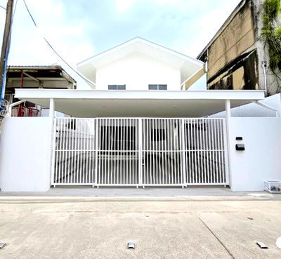 บ้านเดี่ยว ถนนสังคมสงเคราะห์ : R056 🏡 บ้านเดี่ยว 2 ชั้น รีโนเวทใหม่ ซอยลาดพร้าว 80 ทำเลใจกลางเมือง ขายเพียง 9.9 M เท่านั้น