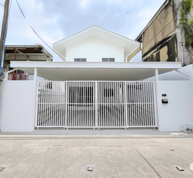 R056 🏡 Newly renovated 2-story detached house in Soi Ladprao 80, prime city location. Selling for only 9.9 M baht.