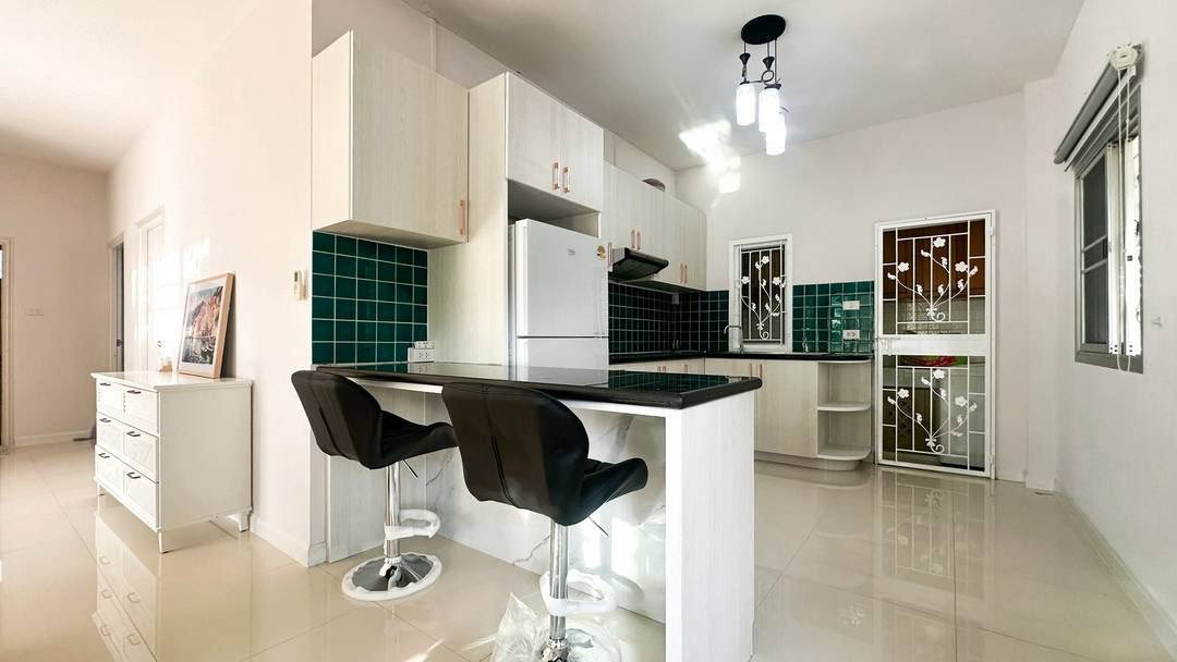 รูป House for Rent in East Pattaya Fully Furnished Corner House - รูปที่ 5/12