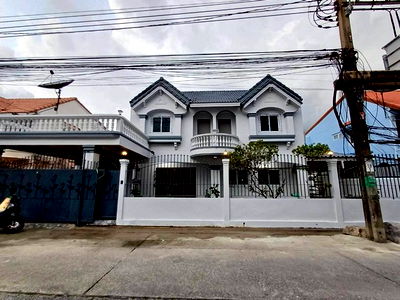 Houses for rent วิทยาลัยเซาธ์อีสท์บางกอก : Detached House For Rent Sukhumvit 101/1 Bangkok