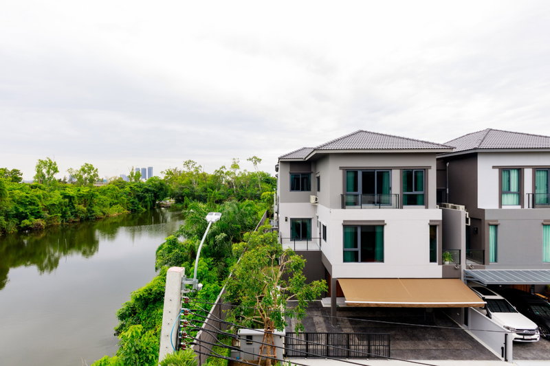 บ้านแฝดให้เช่า : [ให้เช่า] Lake View บ้านแฝดหรู 3 ชั้น เนื้อที่เยอะเทียบเท่าบ้านเดี่ยว📍บ้านกลางเมือง The Edition บางนา 🐶Pet friendly🐱