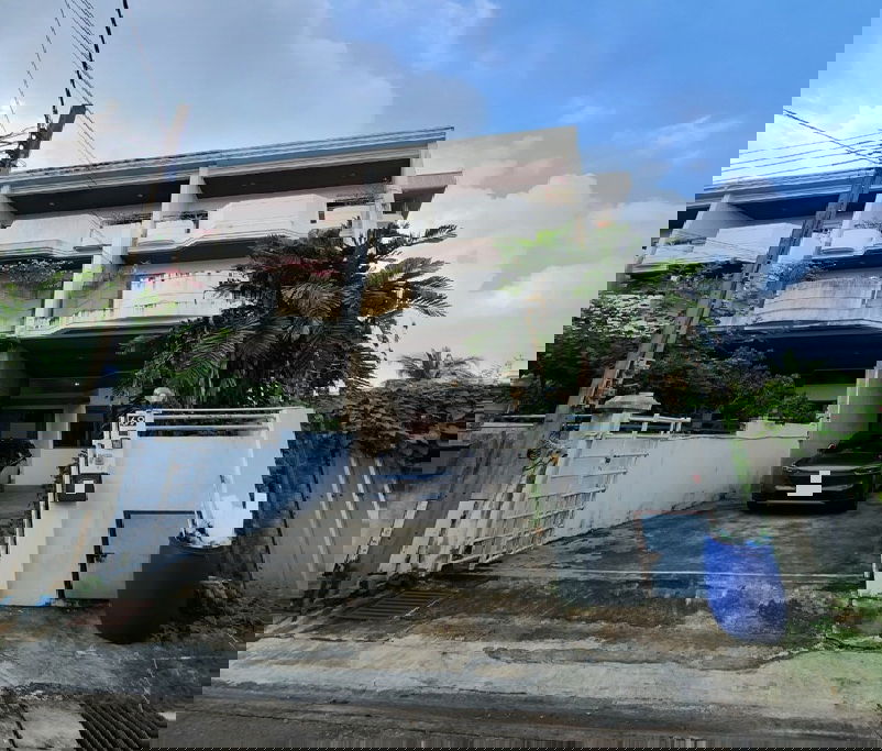 รูป ให้เช่าทาวน์โฮม 3 ชั้น หลังมุม พื้นที่ใช้สอย 250 ตารางเมตร / ทำเล ซอยสุขุมวิท 99  - รูปที่ 1/15