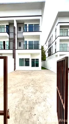 Townhouses for sale Bangkok : 2 Bedroom Townhouse for sale in Lat Phrao, Bangkok  6061096