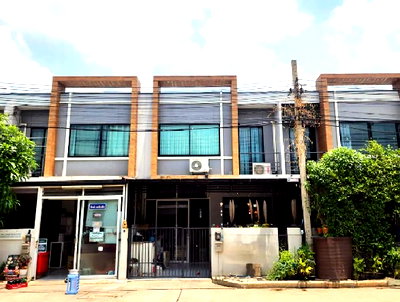 Townhouses for sale Bang Bua Thong Nonthaburi : FOR SALE  TOWNHOUSE PROPERTY  2530000 BAHT.
