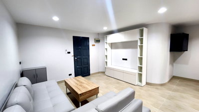 Condos for rent : For rent: Pratunam Prestige Condominium, high floor with city view, in the heart of Pratunam – newly renovated, never been occupied!