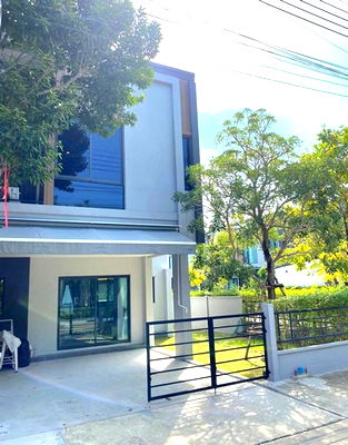 Townhouses for rent N.Y.C. Industry  : FOR RENT  TOWNHOUSE PROPERTY  48000 BAHT per MONTH