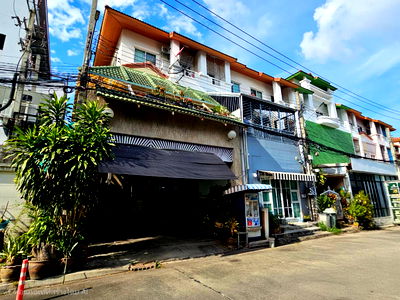 ขายทาวน์โฮม :  272AGLE หลังมุม ติดถนนใหญ่ นวมินทร์ – ทำเลทองหายาก!   39.5 ตรว พื้นที่เยอะ 