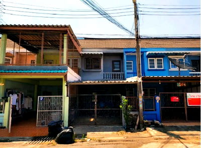 Houses for sale Si Racha Chonburi : FOR SALE  HOUSE PROPERTY  1430000 BAHT.
