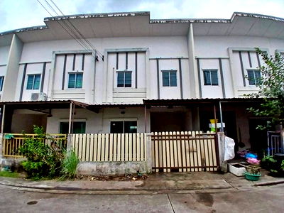 Townhouses for sale Rayong : FOR SALE  TOWNHOUSE PROPERTY  1580000 BAHT.