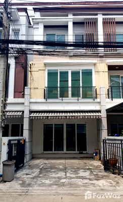 Townhouses for sale Bangkok : 4 Bedroom Townhouse for sale at Baan Klang Muang Urbanion Ladprao Sena 1  1669064