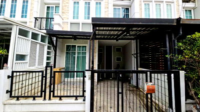 Townhouses for sale Bangkok : "For Sales: Golden Town 2 Ladprao. "