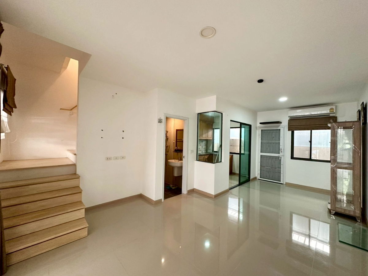 รูป นาทีทองขายขาดทุน !! J GRAND สาทร-กัลปพฤกษ์ ทาวน์โฮม 3 ชั้น หน้าบ้านไม่ชนใคร ติดถนนใหญ่กัลปพฤกษ์ ใกล้รถไฟฟ้า MRT สายสีน้ำเงิน สถานีหลักสอง - รูปที่ 4/25