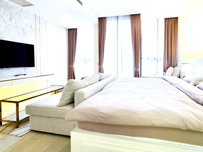 Condos for rent : 31,000 THB/month 🔥 Luxury 1BR 45 sq.m. South-facing, BTS view, private lift, next to BTS Phloen Chit | Noble Ploenchit