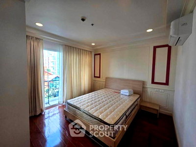 Condos for rent Srinakharinwirot University Prasanmit Campus : 3-BR Condo at La Vie En Rose Place Condominium near BTS Thong Lor (ID 513262)